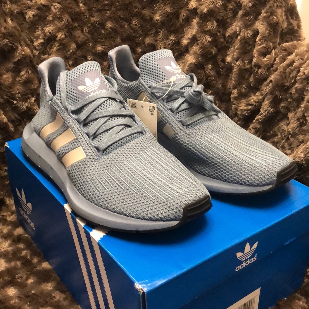 Swift run adidas originals rawgre chapea cblack